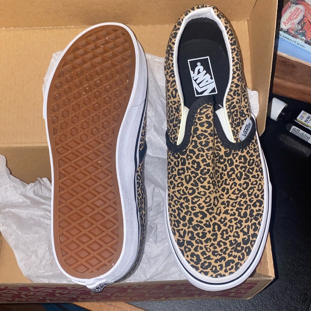 Girls size 3 BRAND NEW NEVER WORN